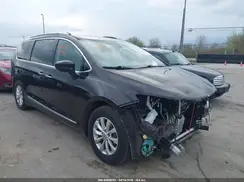 2C4RC1BG0JR235780 2018 CHRYSLER PACIFICA