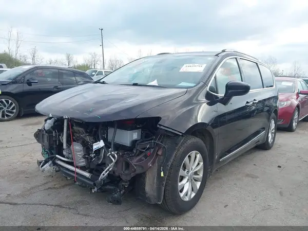 2C4RC1BG0JR235780 2018 CHRYSLER PACIFICA - Image 2