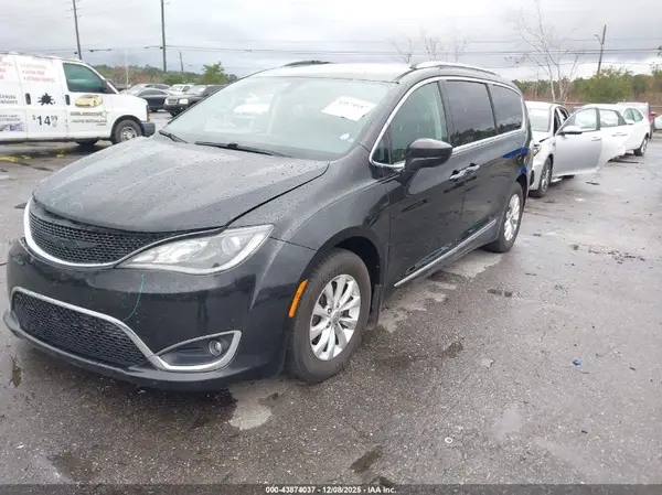 2C4RC1BG0JR237321 2018 CHRYSLER PACIFICA - Image 2