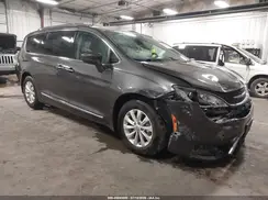 2C4RC1BG0JR246035 2018 CHRYSLER PACIFICA