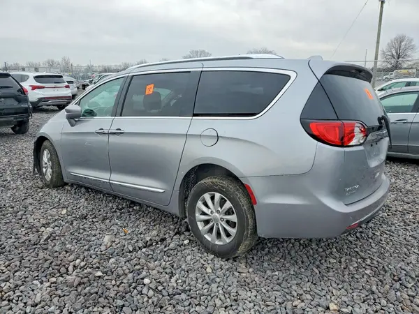 2C4RC1BG0JR246777 2018 CHRYSLER PACIFICA - Image 2