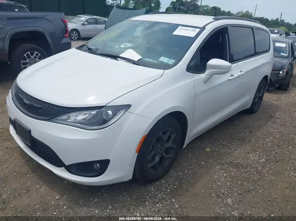 2C4RC1BG0JR257794 2018 CHRYSLER PACIFICA - Image 2
