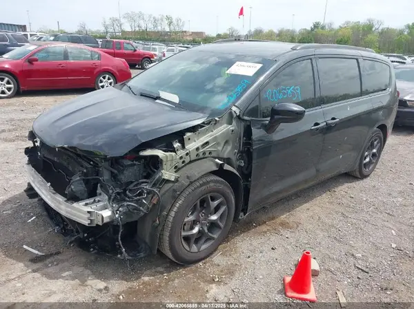 2C4RC1BG0JR258010 2018 CHRYSLER PACIFICA - Image 2