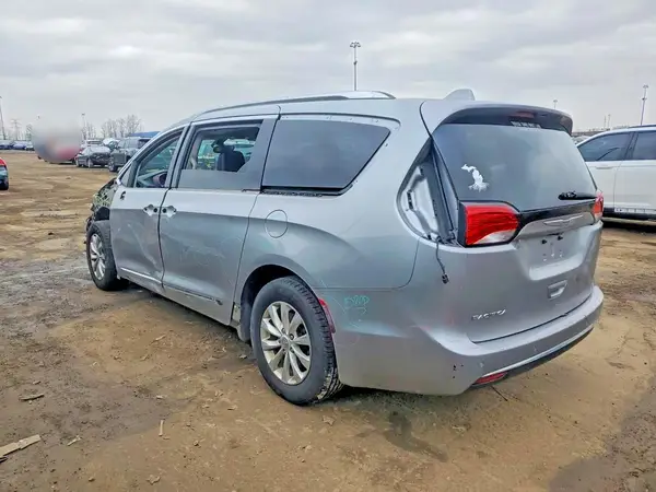 2C4RC1BG0JR271596 2018 CHRYSLER PACIFICA - Image 2