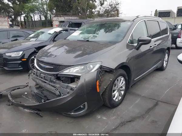 2C4RC1BG0JR290391 2018 CHRYSLER PACIFICA - Image 2