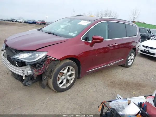 2C4RC1BG0JR312079 2018 CHRYSLER PACIFICA - Image 2