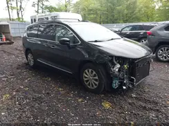 2C4RC1BG0JR317847 2018 CHRYSLER PACIFICA