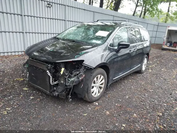 2C4RC1BG0JR317847 2018 CHRYSLER PACIFICA - Image 2