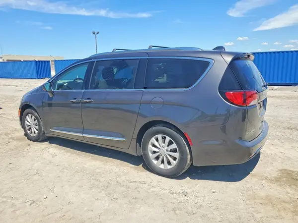 2C4RC1BG0JR352565 2018 CHRYSLER PACIFICA - Image 2