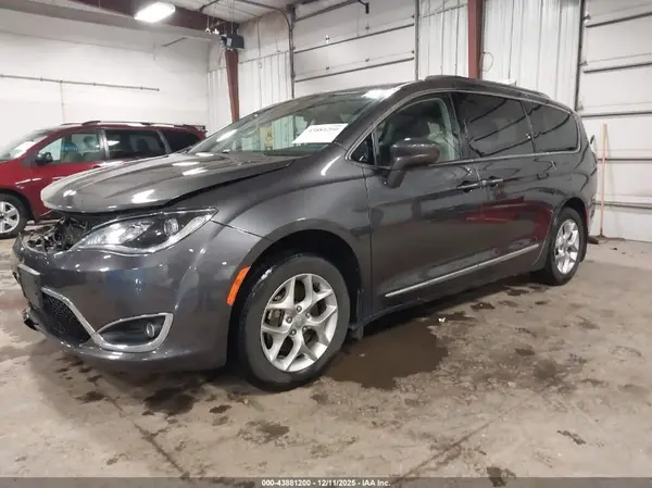 2C4RC1BG0JR354039 2018 CHRYSLER PACIFICA - Image 2