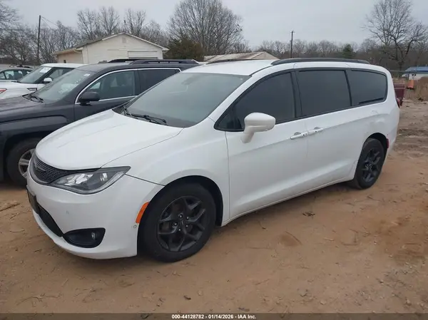 2C4RC1BG0JR354803 2018 CHRYSLER PACIFICA - Image 2