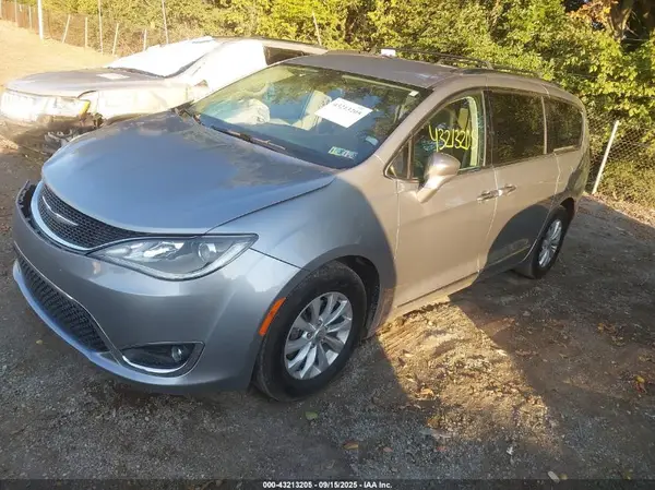 2C4RC1BG0KR539368 2019 CHRYSLER PACIFICA - Image 2