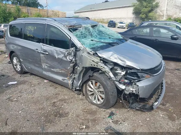 2C4RC1BG0KR561600 2019 CHRYSLER PACIFICA