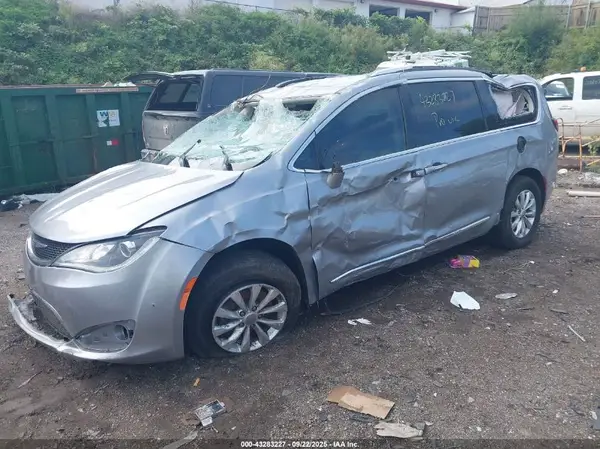 2C4RC1BG0KR561600 2019 CHRYSLER PACIFICA - Image 2
