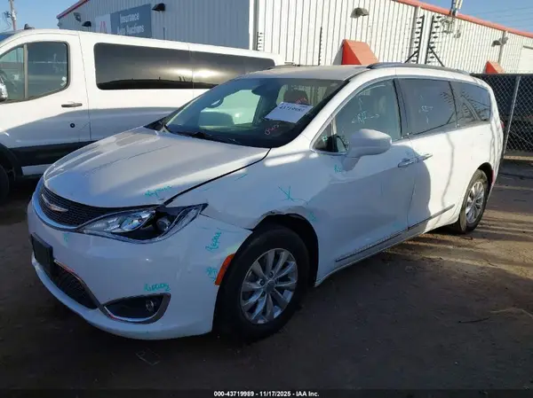 2C4RC1BG0KR575352 2019 CHRYSLER PACIFICA - Image 2