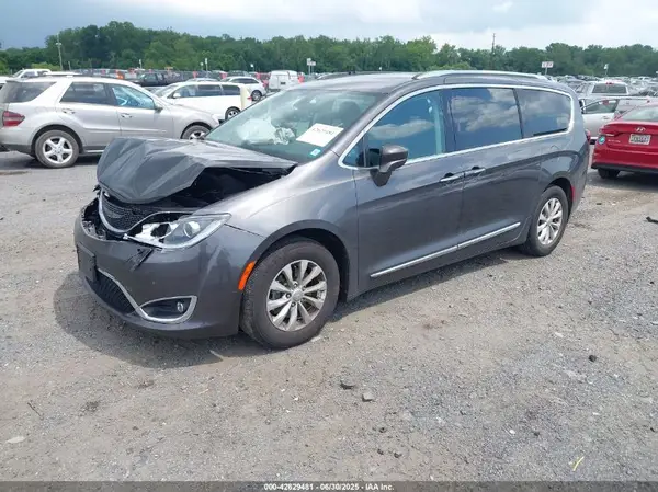2C4RC1BG0KR576114 2019 CHRYSLER PACIFICA - Image 2