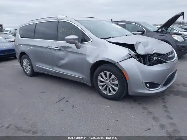 2C4RC1BG0KR581538 2019 CHRYSLER PACIFICA - Image 1