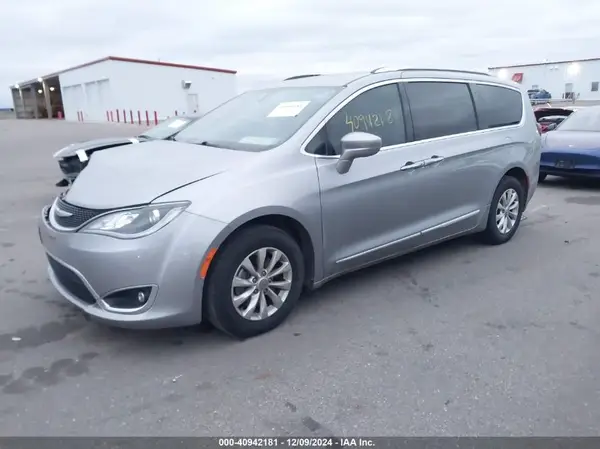 2C4RC1BG0KR581538 2019 CHRYSLER PACIFICA - Image 2