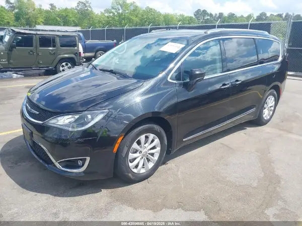 2C4RC1BG0KR596783 2019 CHRYSLER PACIFICA - Image 2
