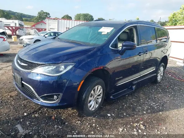 2C4RC1BG0KR603814 2019 CHRYSLER PACIFICA - Image 2