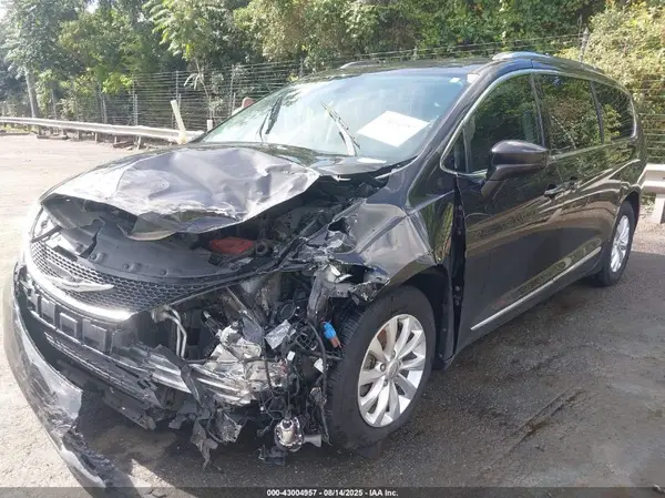 2C4RC1BG0KR616188 2019 CHRYSLER PACIFICA - Image 2