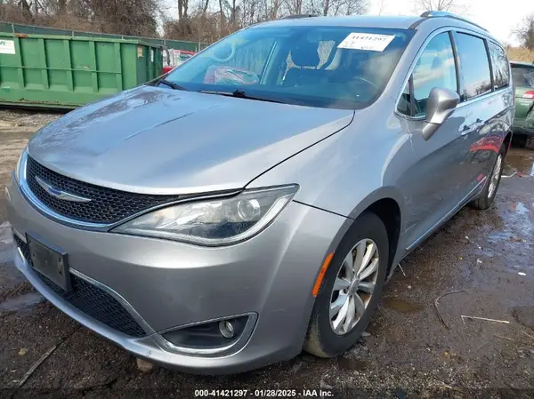 2C4RC1BG0KR625862 2019 CHRYSLER PACIFICA - Image 2
