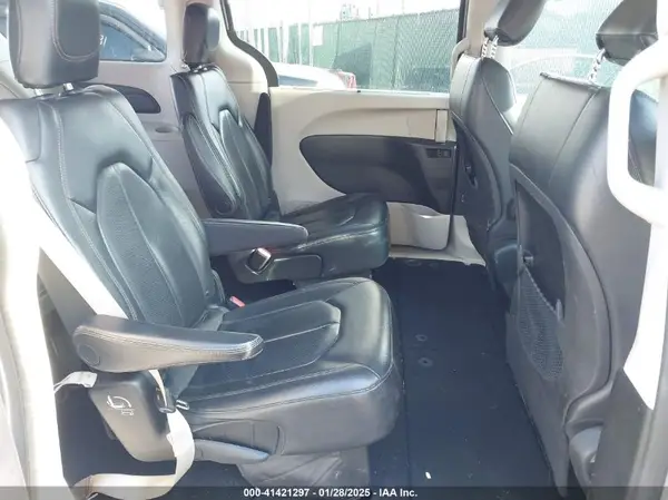 2C4RC1BG0KR625862 2019 CHRYSLER PACIFICA - Image 8