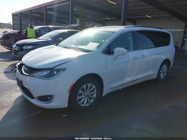 2C4RC1BG0KR651829 2019 CHRYSLER PACIFICA - Image 2