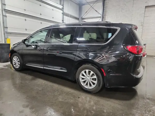 2C4RC1BG0KR655055 2019 CHRYSLER PACIFICA - Image 2