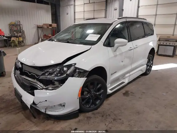 2C4RC1BG0KR657338 2019 CHRYSLER PACIFICA - Image 2