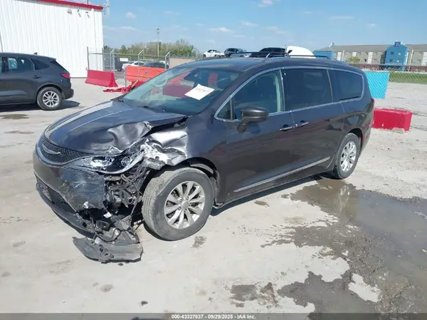 2C4RC1BG0KR680795 2019 CHRYSLER PACIFICA - Image 2