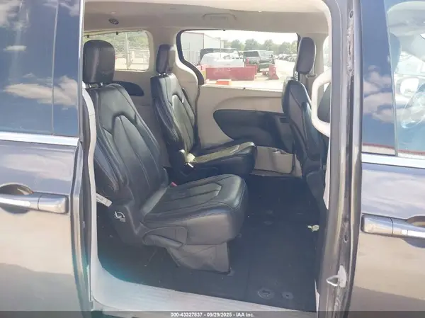2C4RC1BG0KR680795 2019 CHRYSLER PACIFICA - Image 8