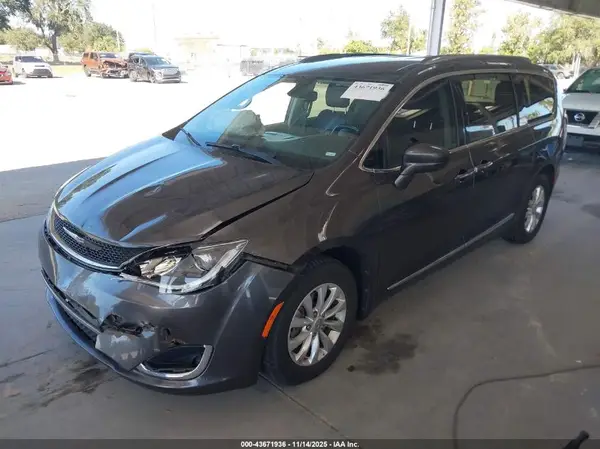 2C4RC1BG0KR731633 2019 CHRYSLER PACIFICA - Image 2