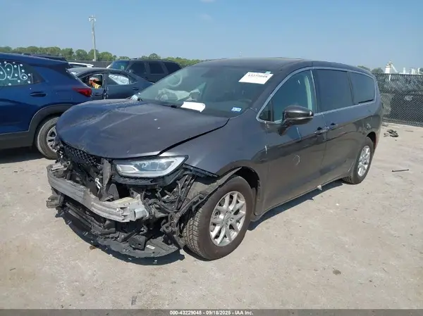 2C4RC1BG0PR546859 2023 CHRYSLER PACIFICA - Image 2