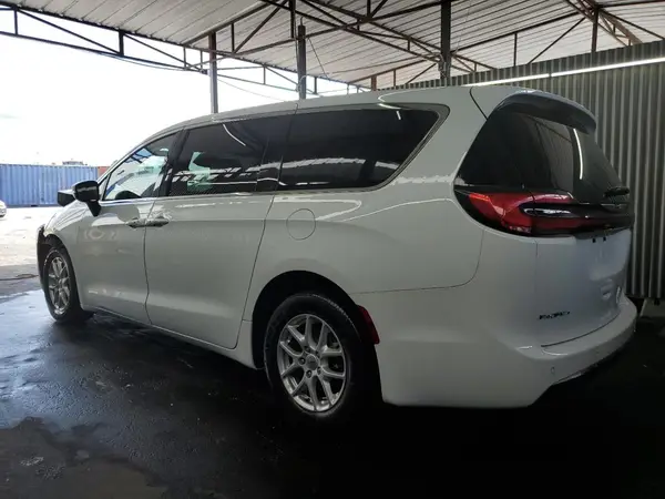 2C4RC1BG0PR578467 2023 CHRYSLER PACIFICA - Image 2