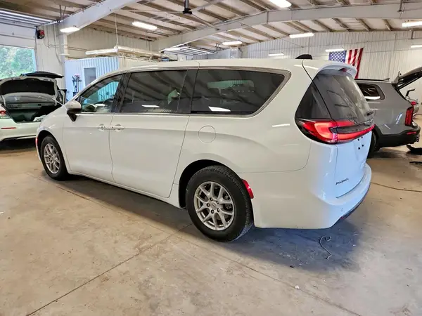 2C4RC1BG0PR620491 2023 CHRYSLER PACIFICA - Image 2