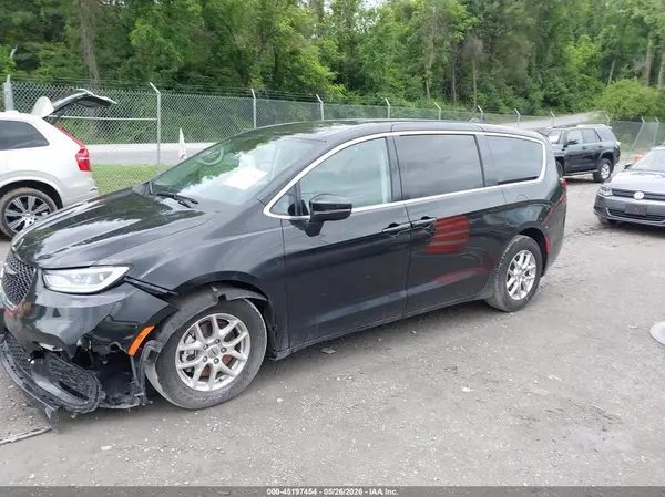 2C4RC1BG0PR628042 2023 CHRYSLER PACIFICA - Image 2