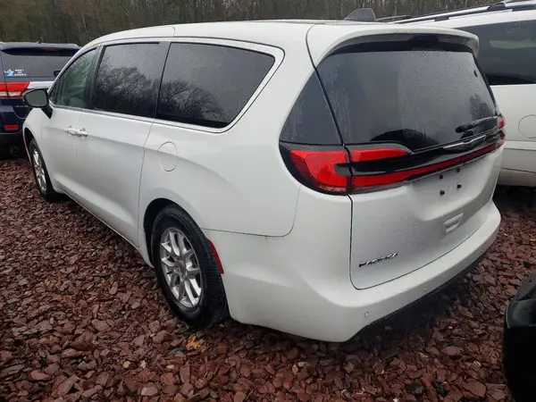 2C4RC1BG0RR112606 2024 CHRYSLER PACIFICA - Image 2