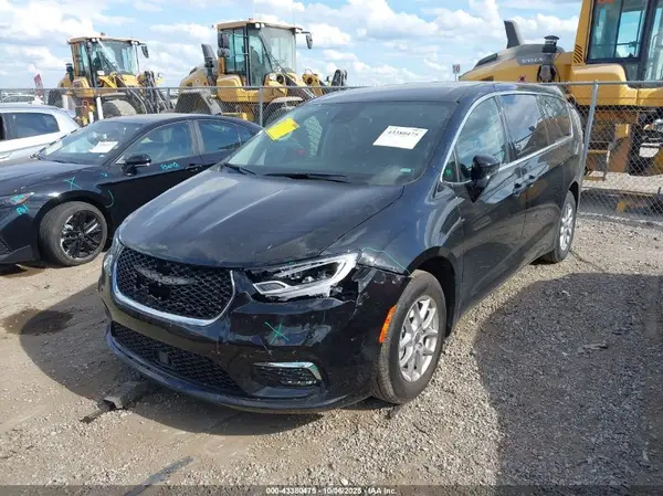 2C4RC1BG0RR135996 2024 CHRYSLER PACIFICA - Image 2