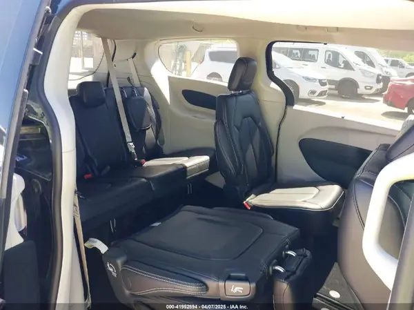 2C4RC1BG0RR173082 2024 CHRYSLER PACIFICA - Image 8