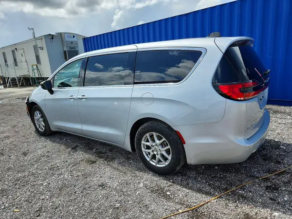 2C4RC1BG0RR182865 2024 CHRYSLER PACIFICA - Image 2