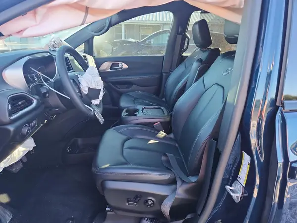 2024 CHRYSLER PACIFICA auction photo 7