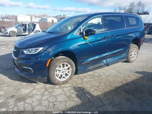 2C4RC1BG0SR521453 2025 CHRYSLER PACIFICA - Image 2