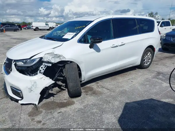 2C4RC1BG0SR545171 2025 CHRYSLER PACIFICA - Image 2