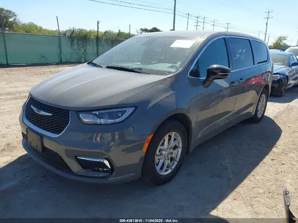 2C4RC1BG0SR551374 2025 CHRYSLER PACIFICA - Image 2