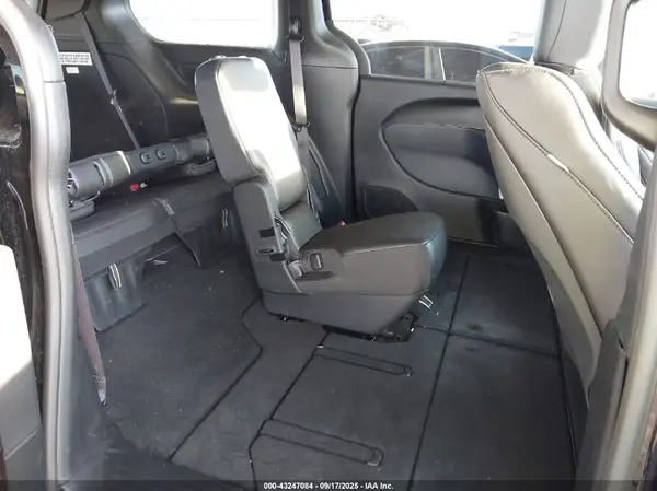 2C4RC1BG0SR587419 2025 CHRYSLER PACIFICA - Image 8