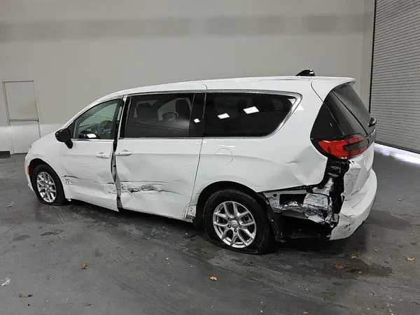 2C4RC1BG0SR612061 2025 CHRYSLER PACIFICA - Image 2
