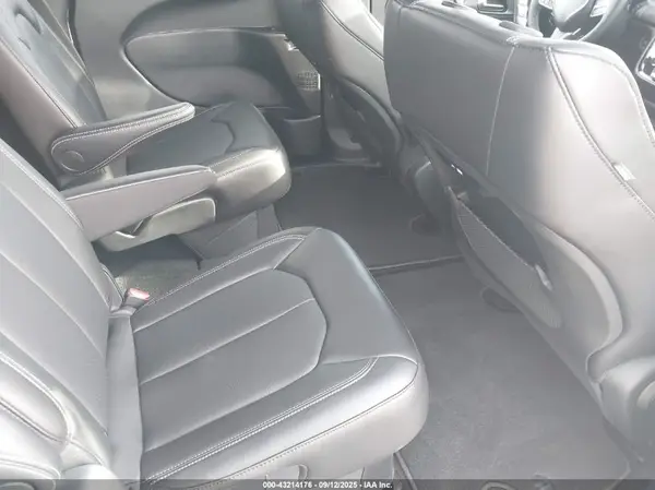 2C4RC1BG0SR612075 2025 CHRYSLER PACIFICA - Image 8