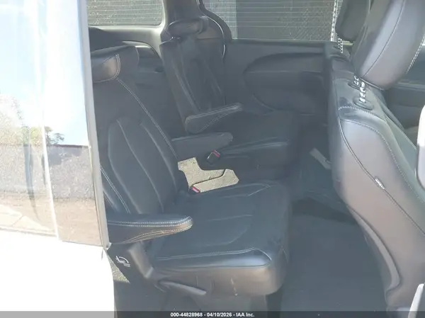 2C4RC1BG0TR208873 2026 CHRYSLER PACIFICA - Image 8