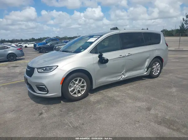 2C4RC1BG0TR215581 2026 CHRYSLER PACIFICA - Image 2